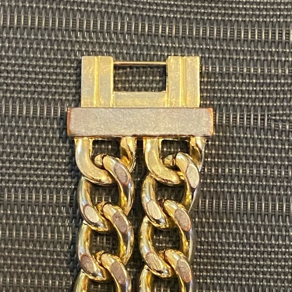 Guess Gold Women's Chain Link Watch - Picture 6 of 8